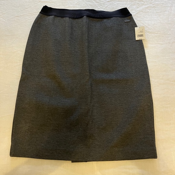 Brand New TAHARI Gray Heather Pull On Pencil Skirt, Size Medium